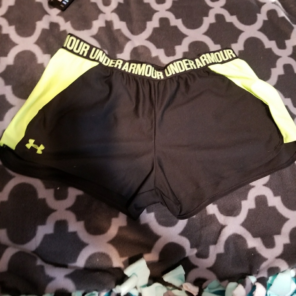 Under armour shorts with pockets